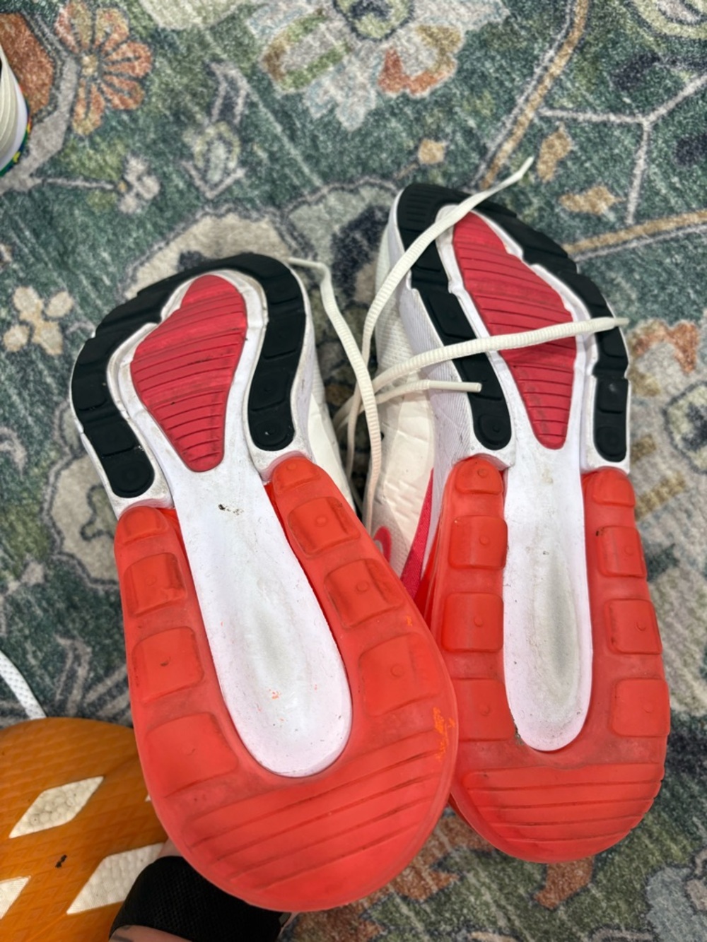 Nike Women’s White/Pink Air Max 270 Sneakers - Picture 4 of 4